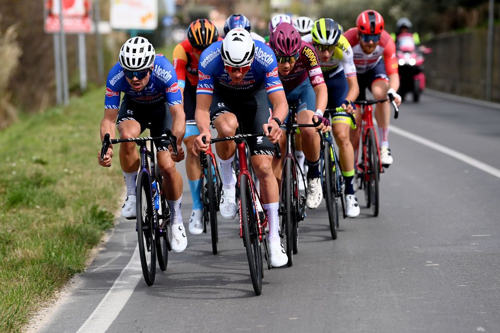 BREAKING NEWS: MATHIEU VAN DER POEL maakt geschiedenis met een ongekende drievoudige kroon …