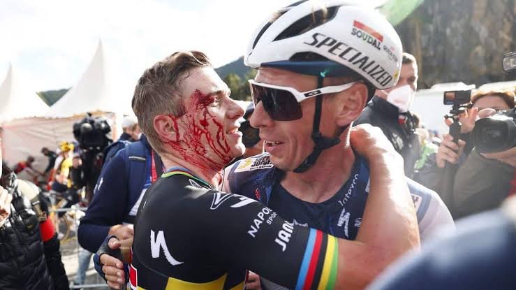 BREAKING: Tragedy Strikes Cycling World as Remco Evenepoel Involved in Devastating Crash….