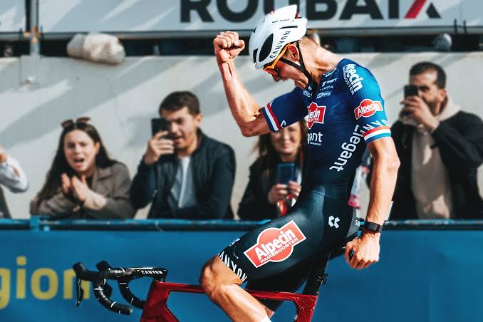 Mathieu Van der Poel’s Nieuwe Contract in Gevaar: Jaloezie en Depressie Ontsteken Grote Carrièrecrisis…