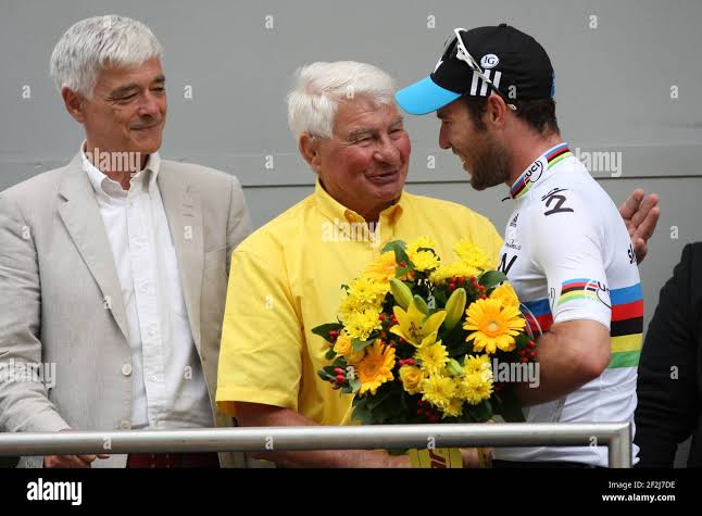 La Rencontre Symbolique entre Wout Van Aert et Raymond Poulidor : Un Hommage au Respect et à l’Admiration dans le Cyclisme….