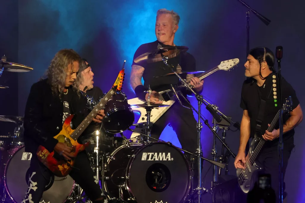 Sad News: Metallica Pays Tribute to Fan Who Died at Their Concert…