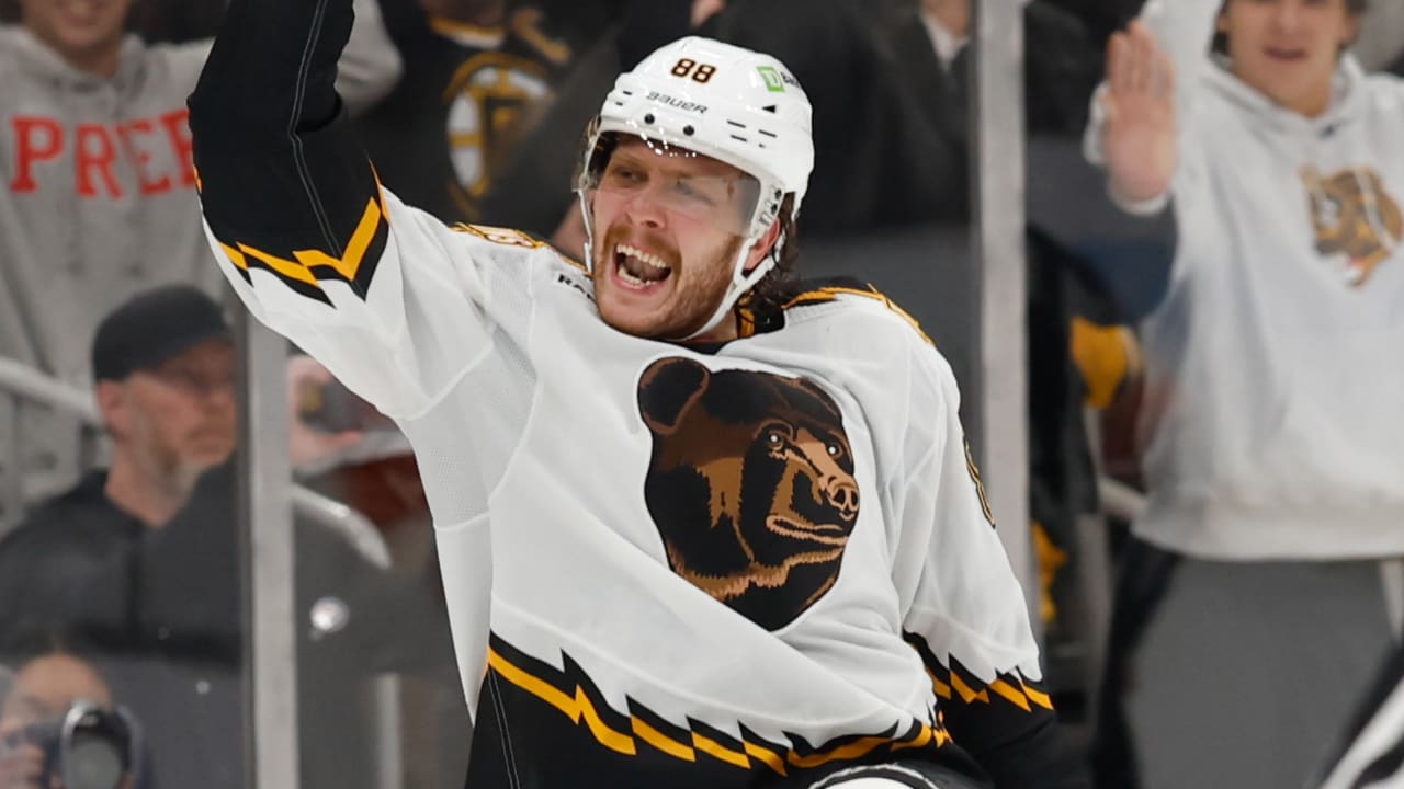 Pastrnak Puts Pen to Paper: Boston Bruins Secure Star Forward with 8-Year, $88 Million…