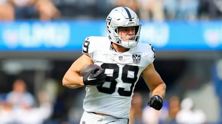 Just in: ‘I think I deserve a bit of respect’. -Raiders’ tight end Brock Bowers ‘very upset’ with coach Antonio Pierce as he accuses him of trying to…