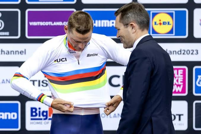 Mathieu Van der Poel Deelt Hartverwarmende Boodschap aan Fans: “Ondanks de Uitdagingen die Ik Dit Seizoen Heb Gehad, Betekent Jullie Vriendelijkheid, Aanmoediging en Steun de Wereld voor Mij op Deze Reis…