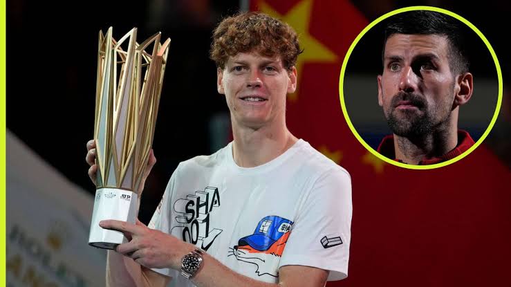 L’arma rivoluzionaria di Jannik Sinner: Come il suo potente colpo ha neutralizzato Djokovic all’Australian Open e allo Shanghai Masters…     Jannik Sinner’s Game-Changing Weapon: How His Powerful Shot Neutralized Djokovic at the Australian Open and Shanghai Masters…