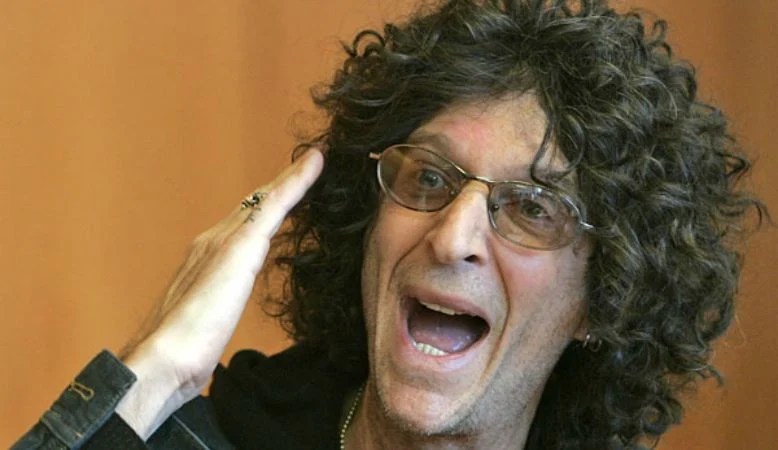 Sad news: American broadcaster Howard Stern comes close to losing a thumb while washing the dishes in a freak kitchen accident and his now…