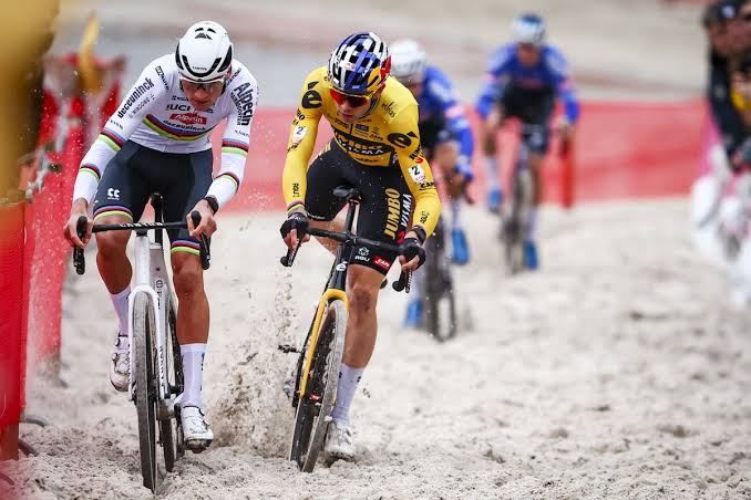 “THE BATTLE FOR SUPREMACY: Van Aert vs Van der Poel – The Ultimate Showdown in…