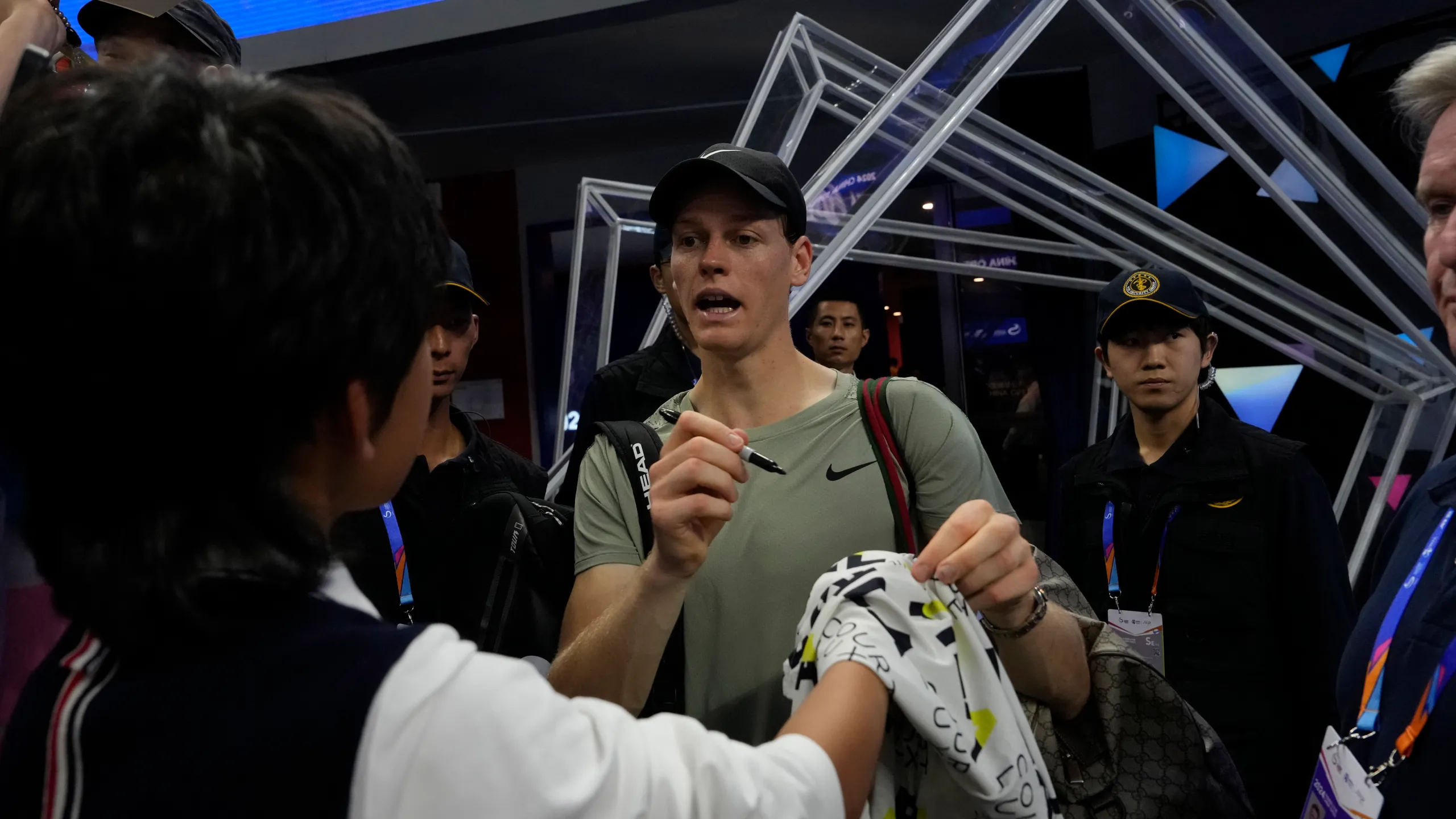 SINNER LISTO PARA DEFENDER SU TÍTULO EN EL ABIERTO DE AUSTRALIA EN MEDIO DE CONTROLES ANTIDOPAJE…