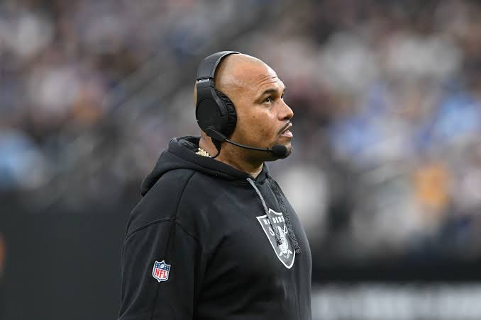 Breaking news: ”While this is not the outcome any of us wanted, I respect the decision and remain proud of what we achieved together.” -Emotional Antonio Pierce in tears as he addresses Raiders fans following…