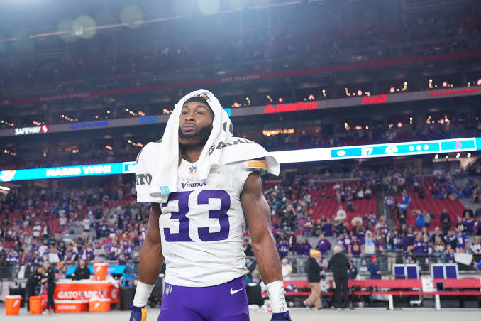 Vikings Secure Key Running Back Aaron Jones with Two-Year, $20 Million Contract Extension…